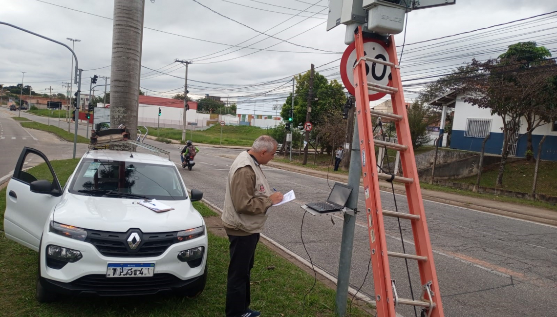 Em Sorocaba, Ipem-SP verifica radar na avenida Dom Aguirre